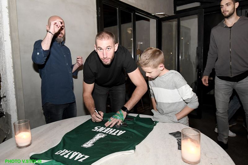 Το δείπνο της «πράσινης» οικογένειας (photos) Το δείπνο της «πράσινης» οικογένειας (photos)