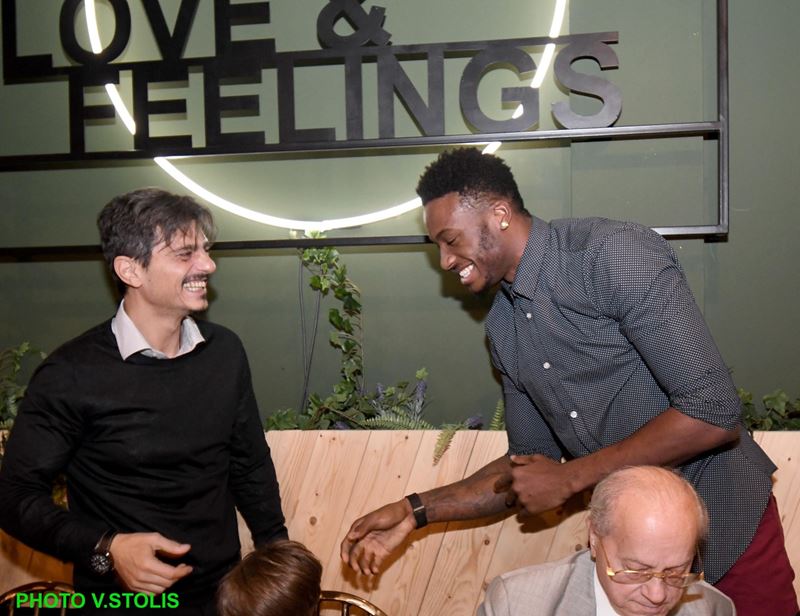 Το δείπνο της «πράσινης» οικογένειας (photos) Το δείπνο της «πράσινης» οικογένειας (photos)