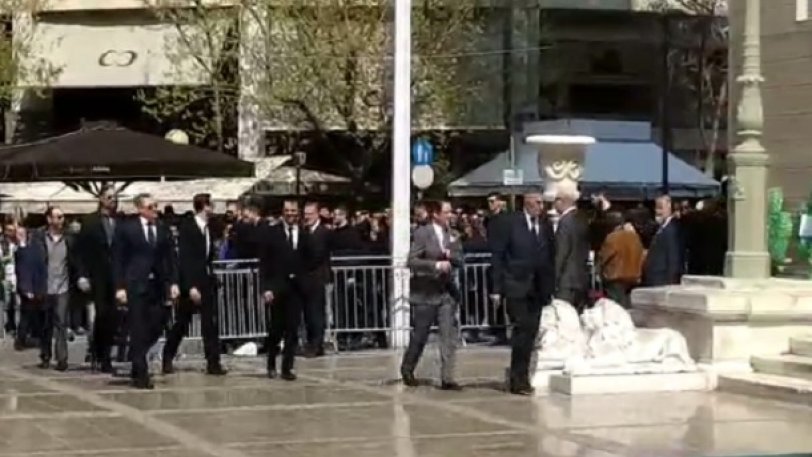 Πιτίνο, Αλβέρτης και παίκτες στην κηδεία του Θανάση Γιαννακόπουλου (vid)