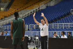 Το...διαφορετικό λουκ του Θανάση στο φιλικό με την ΑΕΚ (pics)