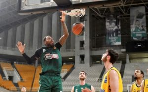 Το...διαφορετικό λουκ του Θανάση στο φιλικό με την ΑΕΚ (pics)