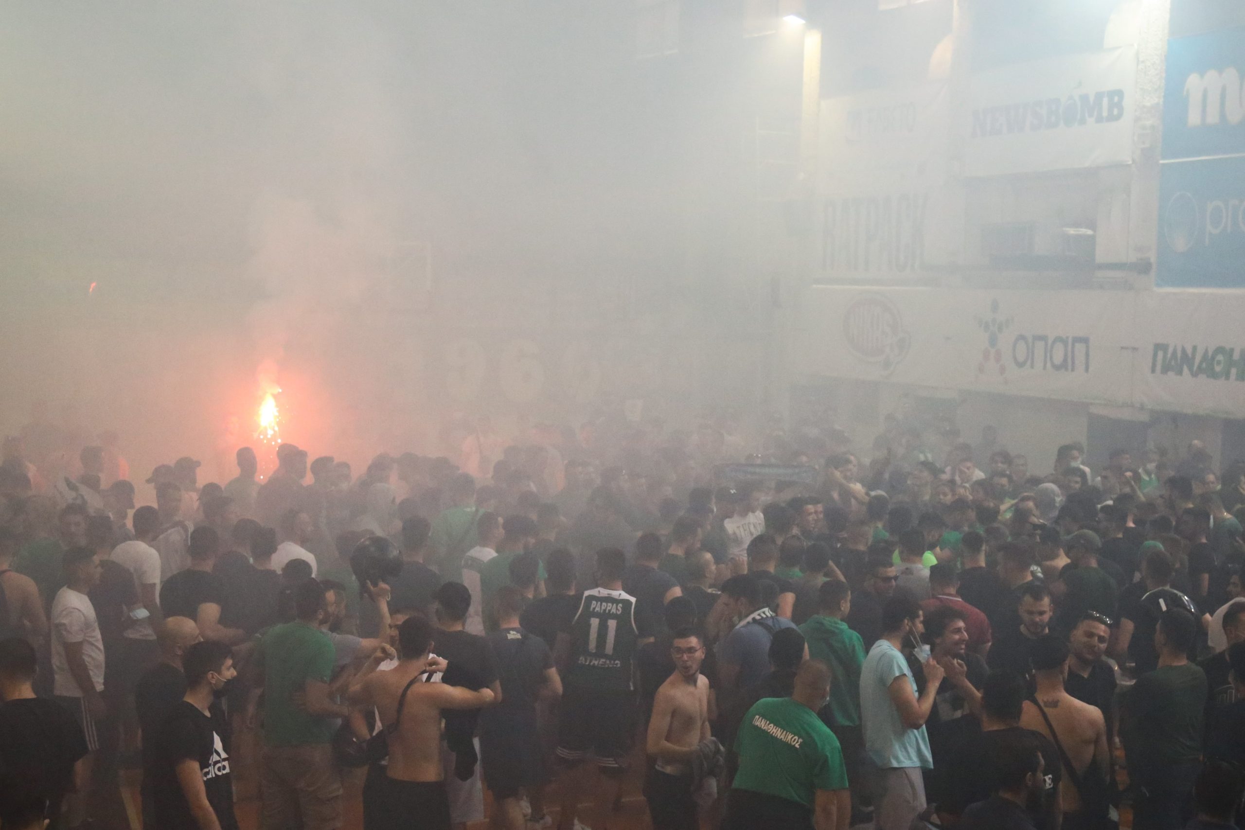 Ντελίριο στη Λεωφόρο, πάρτι τίτλου στο «Παύλος Γιαννακόπουλος» (εικόνες)