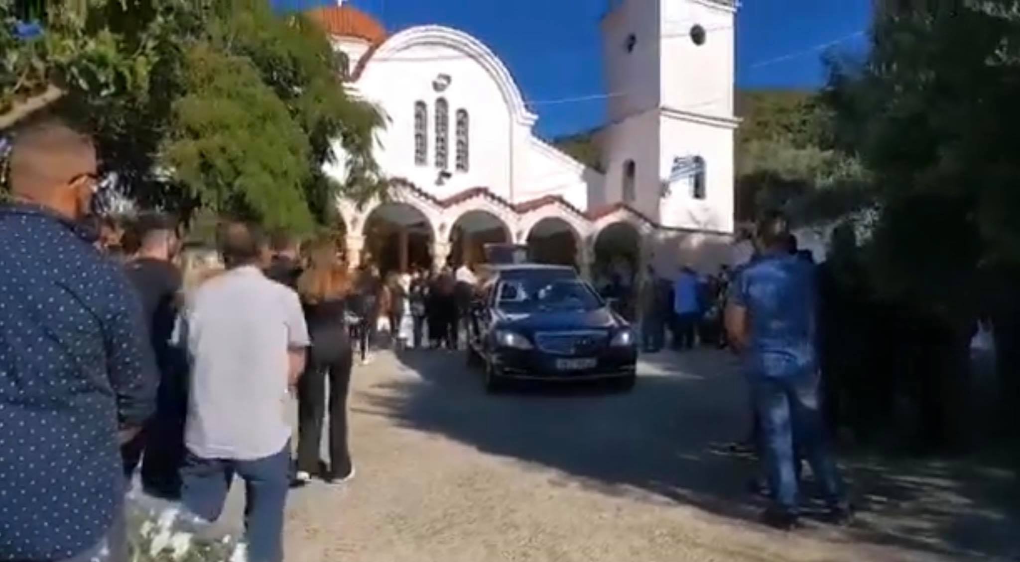 Το ύστατο χαίρε στον Μπερδέση - Θρήνος στην κηδεία (vid)