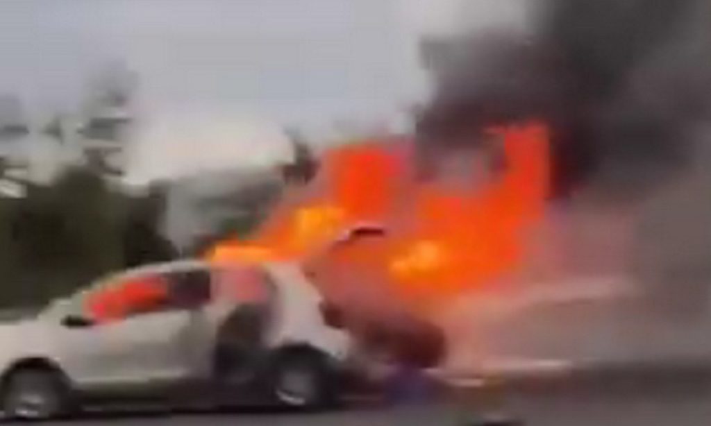 Ολυμπιακός – Παναθηναϊκός: Επεισόδια και καμένα αμάξια στη Μαλακάσα – Ένας τραυματίας