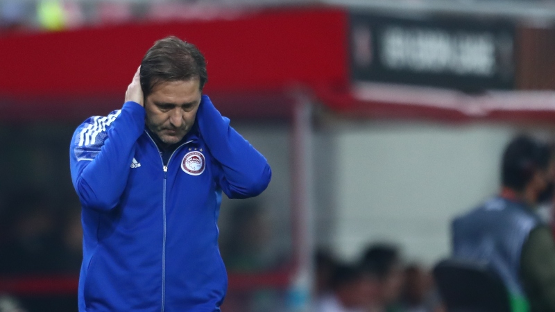 Μαρτίνς: «Απαράδεκτη η διαιτησία - Δεν αποβλήθηκε παίκτης της Άιντραχτ!»