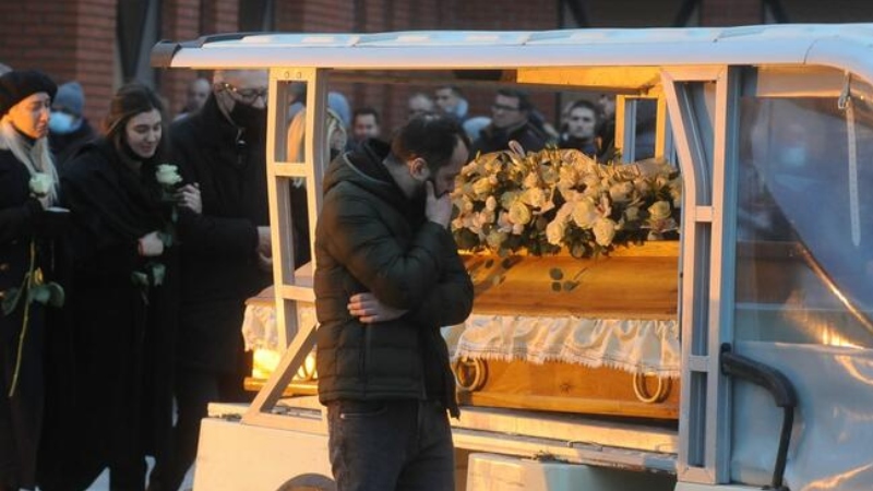 Σπαρακτικές στιγμές στο Νόβι Σαντ - Πρώην «πράσινος» στην κηδεία του Γέλοβατς
