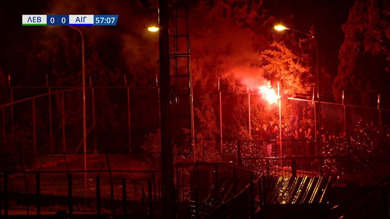 Έσβησαν τα φώτα στο Λεβαδειακός - Αιγάλεω, στο... σκοτάδι οι οπαδοί (vid)