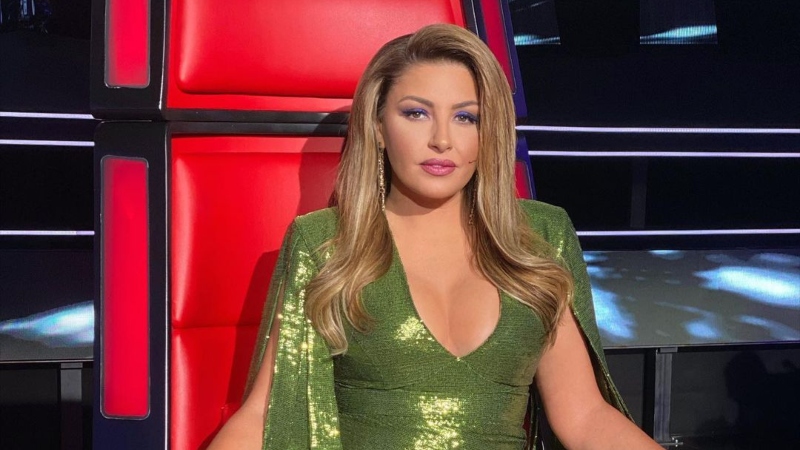 Έβαλε τα «πράσινα» η Παπαρίζου και έδειξε φάτσα - φόρα το εκρηκτικό της μπούστο (vid)