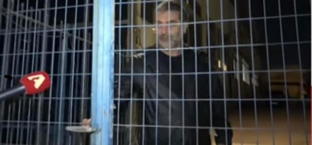 Έκλεισε με δύναμη την πόρτα σε γυναίκα ρεπόρτερ ο Μπισμπίκης, όταν ρωτήθηκε για τη Βανδή (vid)