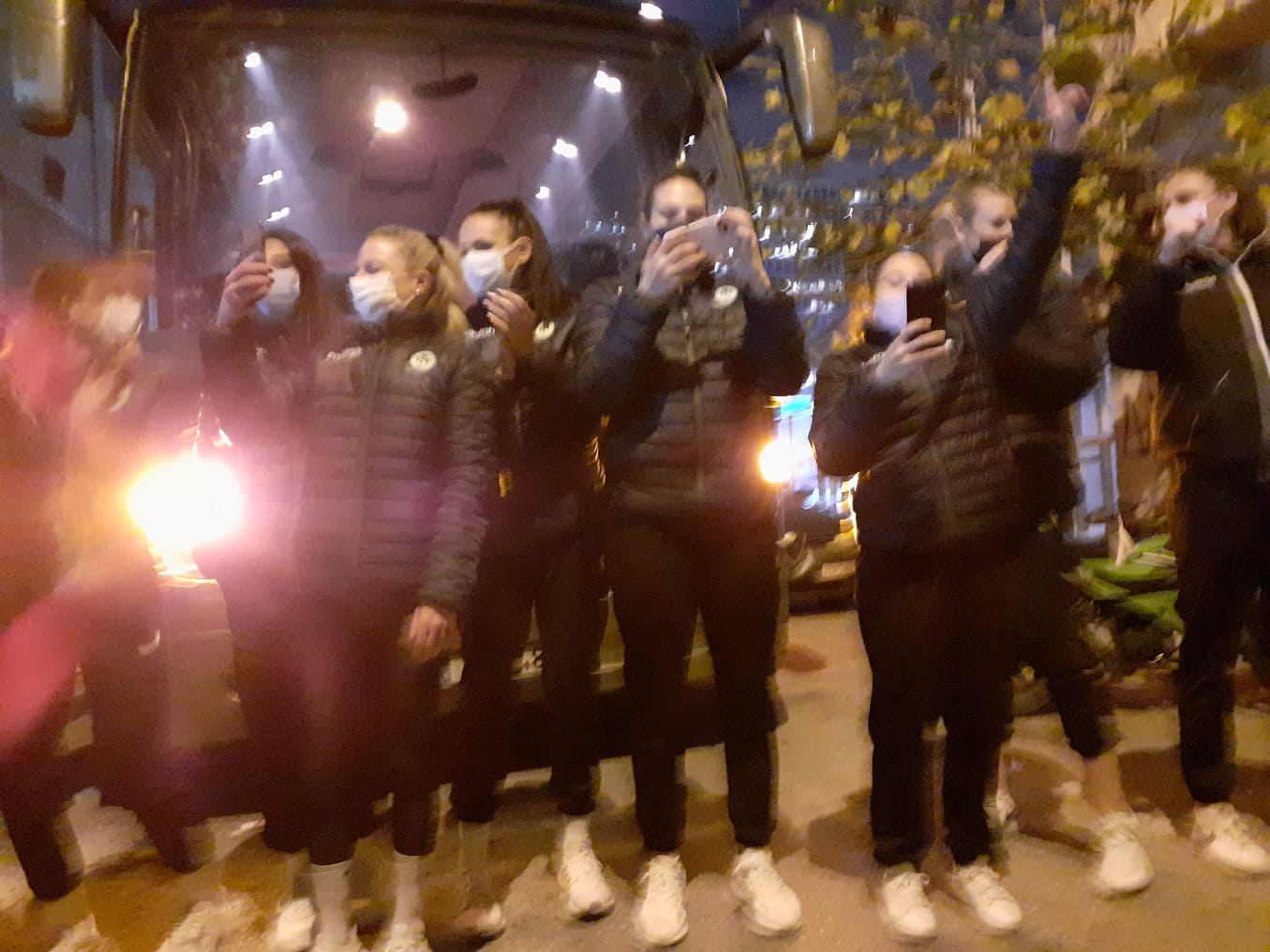 Χαμός μετά το «διπλό»: Υποδέχθηκαν στη Λεωφόρο τα κορίτσια οι οπαδοί του Παναθηναϊκού (pics)