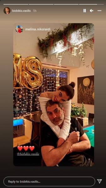 Βασίλης Μπισμπίκης: Ποζάρει αγκαλιά με την κόρη του Ντέμη και της Βανδή (vid)