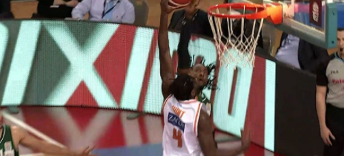 Η απίθανη τάπα του Έβανς στον ημιτελικό (vid)