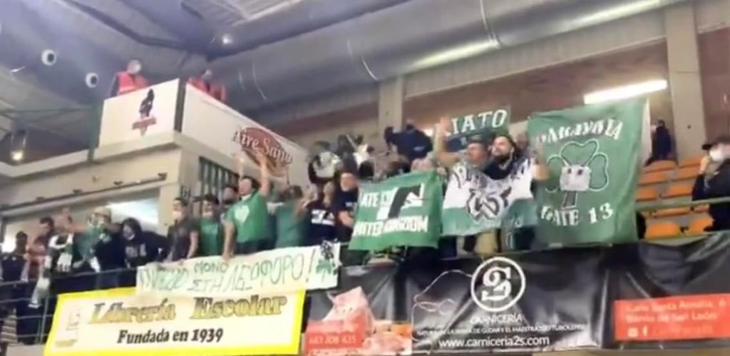 Έπαθαν πλάκα και οι Ισπανοί: Ομάδα και οπαδοί τραγούδησαν μαζί στο Τερουέλ (vid)