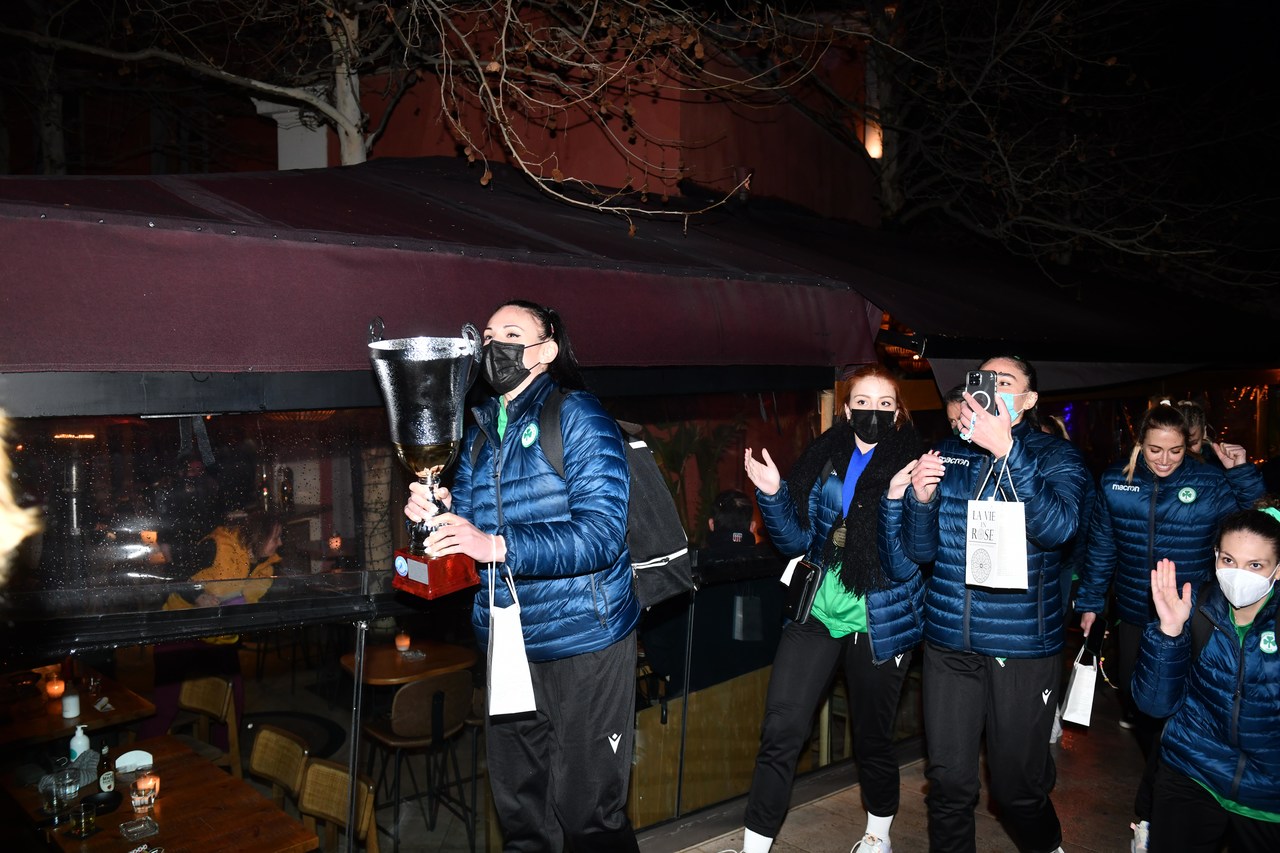 Έκανε «σεισμό» η Θύρα 13 με τα φίνα κορίτσια - Μοναδικές εικόνες και βίντεο (vids-pics)