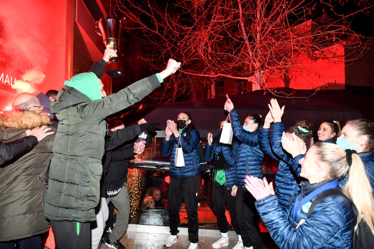 Έκανε «σεισμό» η Θύρα 13 με τα φίνα κορίτσια - Μοναδικές εικόνες και βίντεο (vids-pics)