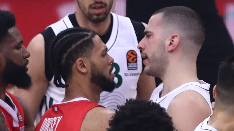 «Επεισόδιο» Μποχωρίδη - Ντόρσεϊ, στα τέσσερα φάουλ ο Γουάιτ!