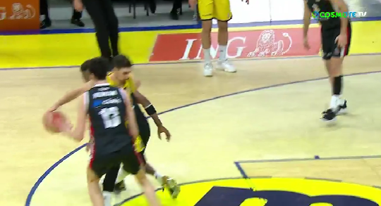 Μυθική ντρίμπλα του Ντε Κολό κόντρα στην Μπεσίκτας (vid)