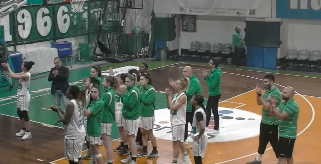 Πίστη για το Πρωτάθλημα: Αποθέωσε τις παίκτριες η Θύρα 13 παρά την ήττα (vid)