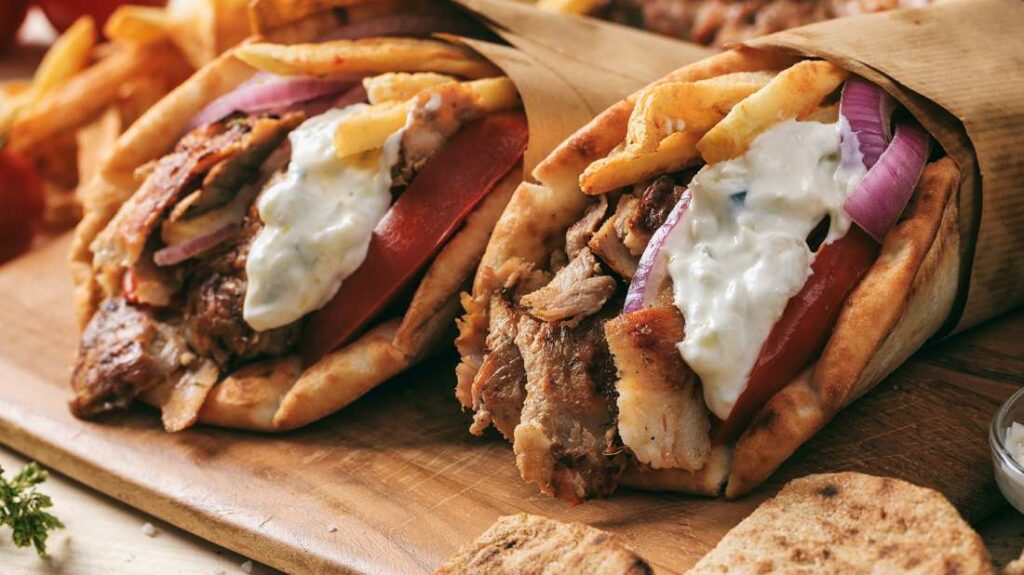 «Έσκασε» η πρόταση: Τέλος οι τηγανιτές πατάτες στα σουβλάκια! (vid)