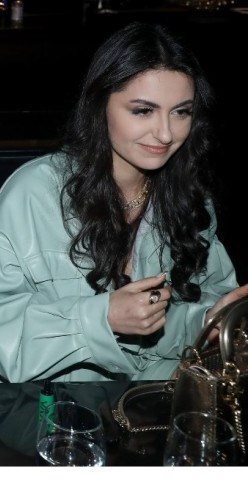 Η πρώτη δημόσια εμφάνιση της Αρετής 7 μήνες μετά τον τραγικό θάνατο του Mad Clip (vid-pic)