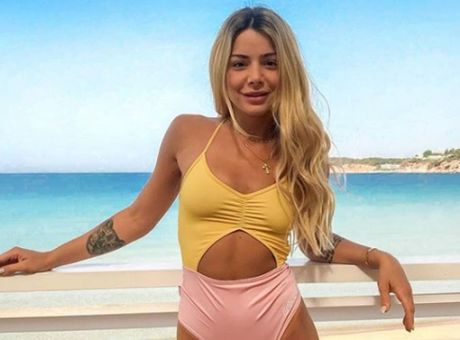 Τα... έβγαλε όλα η Ζόζεφιν και ξάπλωσε πάνω στον Ιακωβίδη! (pic)