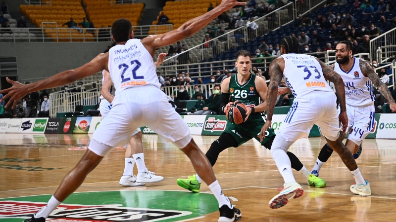 Ξεσάλωσαν στα νυχτερινά μαγαζιά της Αθήνας οι παίκτες της Ρεάλ