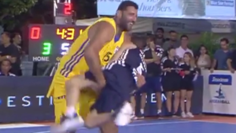 Η επική «άμυνα» του Μπουρούση στον Πετρούνια! (vid)