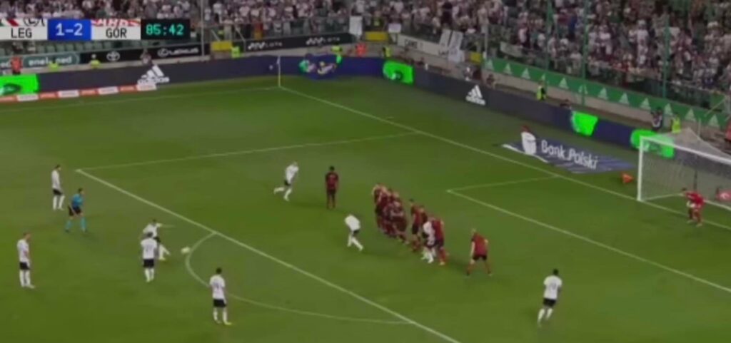 Η εκπληκτική εκτέλεση φάουλ του Καρλίτος με τη Λέγκια (vid)