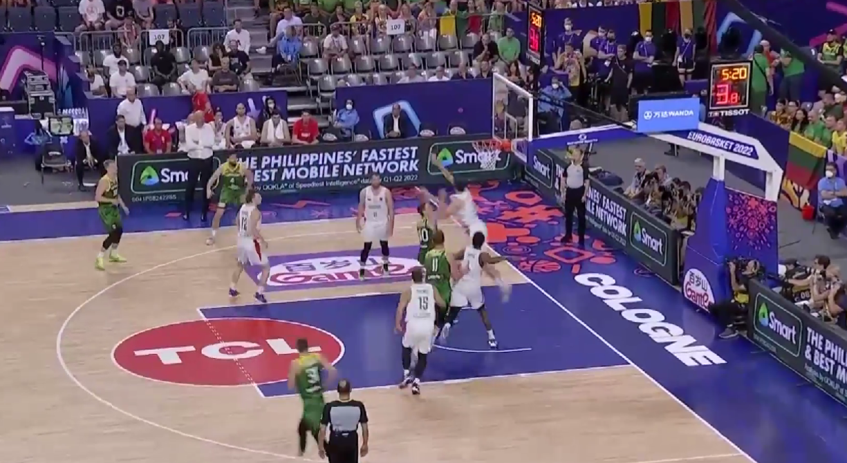 Τρομερό γκολ - φάουλ από Γκριγκόνις (vid)