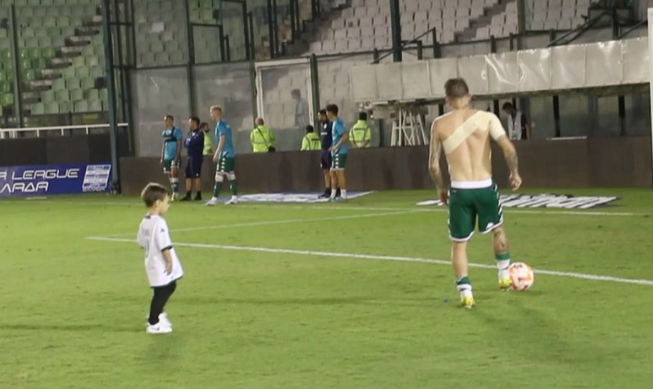 Μοναδικό βίντεο: Ο Μπερνάρ παίζει ποδόσφαιρο με το γιο του στη Λεωφόρο μετά το ντέρμπι (vid)