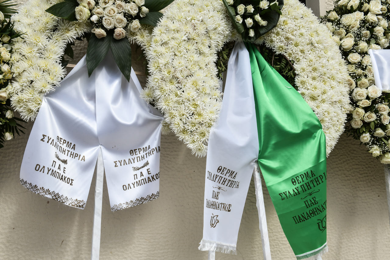 «Πράσινο» στεφάνι στην κηδεία του Σταμάτη Κόκοτα - Συγκλόνισε ο επικήδειος (pics-vids)