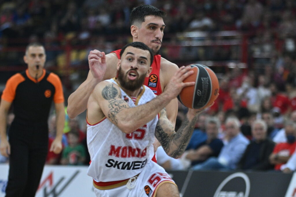 Τι πιο σύνηθες για Τζέιμς στο ΣΕΦ! Διπλό και τέλος το αήττητο...