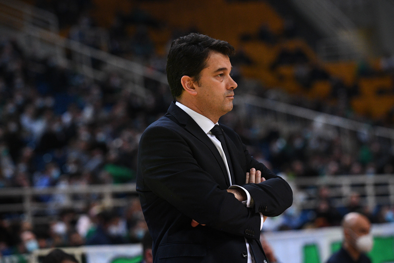 Γκονζάλες: «Ο Ράντονιτς κάνει πραγματική δουλειά στην άμυνα» - Τι είπε ο Ουέτζελ