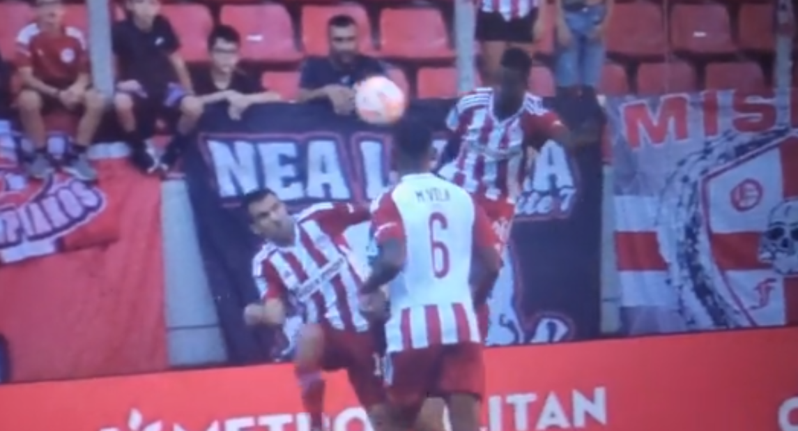 Διαμαρτυρία Ατρομήτου για διαιτησία στο «Καραϊσκάκη» - Το βίντεο με το πέναλτι που ζητάει (vid)