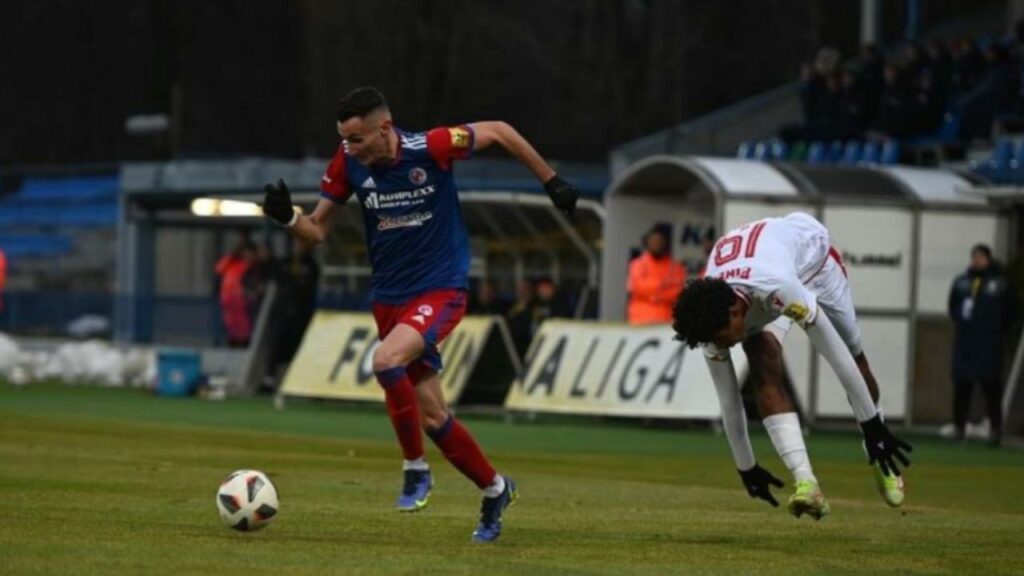 Νιάρχος: «Θέλω πολύ να πάρει το πρωτάθλημα ο Παναθηναϊκός»