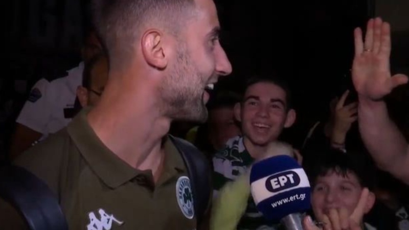 Μοναδικό βίντεο: Τραγούδησε σύνθημα με τους οπαδούς ο Σπόραρ! (vid)