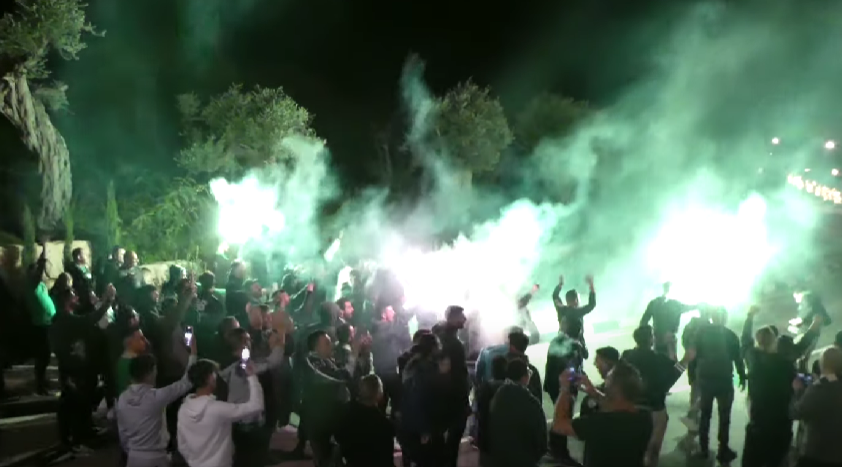 Η Κύπρος είναι «πράσινη»! Εκατοντάδες οπαδοί αποθέωσαν Γιοβάνοβιτς και παίκτες! (vid)