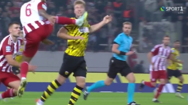 Κλωτσιά στο σαγόνι του Βαν Βερτ, δεν αποβλήθηκε ο Εμβιλά! (vid)