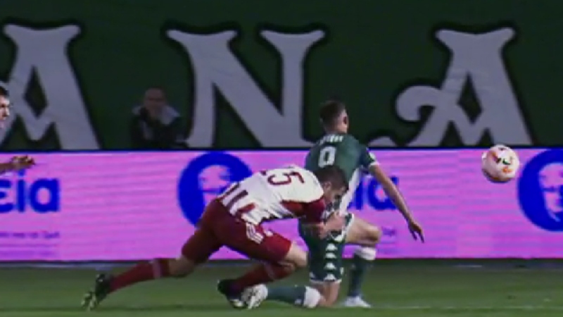 Δεν το έδειξαν τα κανάλια! Δεν δόθηκε πέναλτι του Σωκράτη στον Σπόραρ! (vid)