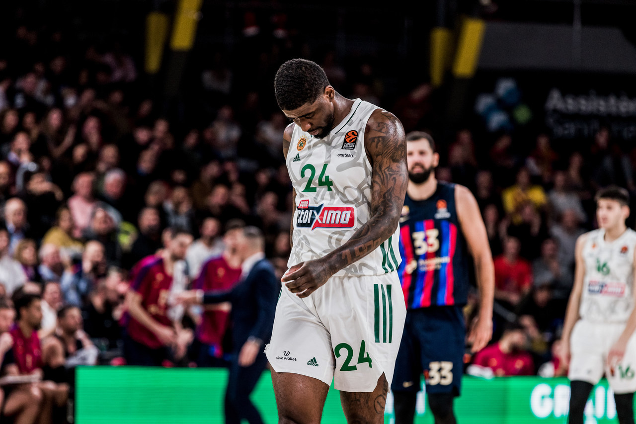 Ο Μπέικον, τα τρίποντα στο τέλος και ένα σύνολο υπό κατασκευή