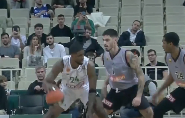 Ο Κόνιαρης έριξε αγκωνιά στον Μπέικον και εκείνος τον «ισοπέδωσε»! (vid)