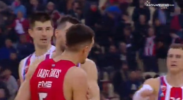 Προκλητικός Λαρεντζάκης - Την... έπεσε στον Νέντοβιτς μετά τη φάπα!