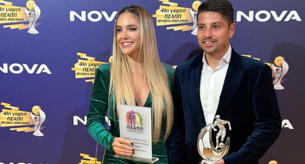 «Φωτιά» στα... πράσινα η γυναίκα του Παλάσιος - Το καυτό φόρεμα (pic)