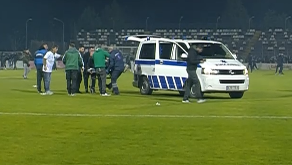 Βίντεο: Οι στιγμές του «εφιάλτη» στη Λιβαδειά - Δέκα λεπτά πεσμένος στο χορτάρι φίλος του ΠΑΟ! (vid)