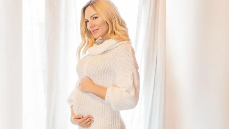 Έγκυος η Ιωάννα Μαλέσκου! (pic)