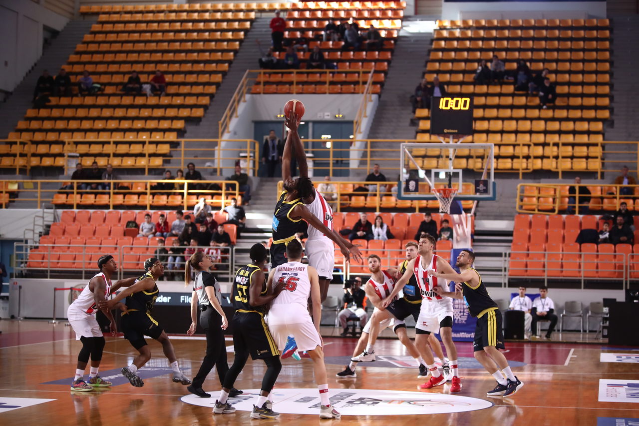 Κατόρθωμα... Λιόλου: Σε άδειο γήπεδο παίζει ο Ολυμπιακός κόντρα στον Άρη!