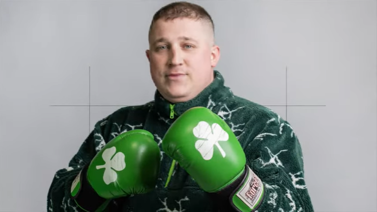 Όταν ο Immune... κρατήθηκε να μην τραγουδήσει το «Χόρτο μαγικό» (vid)