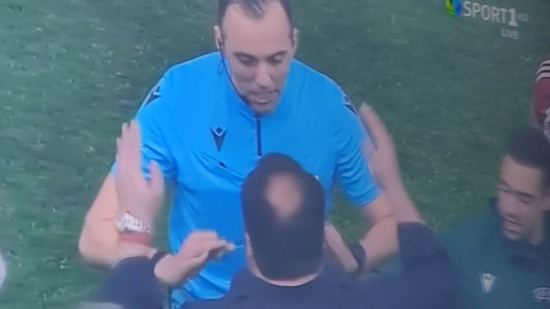 Κατέβηκε στο γήπεδο ο Μαρινάκης μετά το ακυρωθέν γκολ!