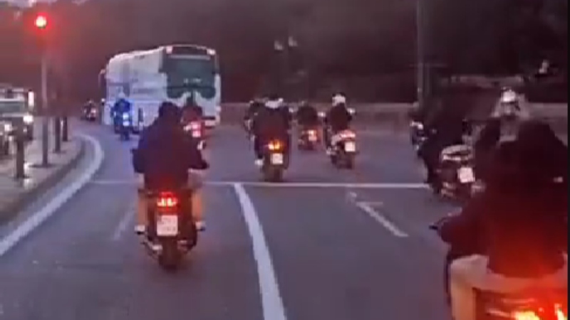 «Ντόπες» στο Κάραβελ από οπαδούς του Παναθηναϊκού - Η μηχανοκίνητη πορεία (vid)