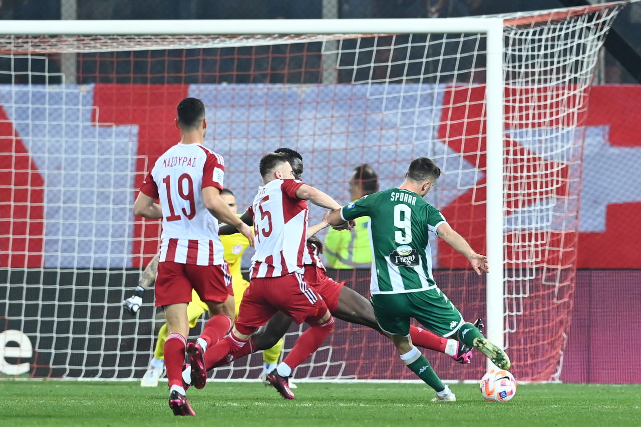 Σπόραρ: Κέρδισε κίτρινες και αποβολή, αλλά έχασε ευκαιρία... τίτλου!